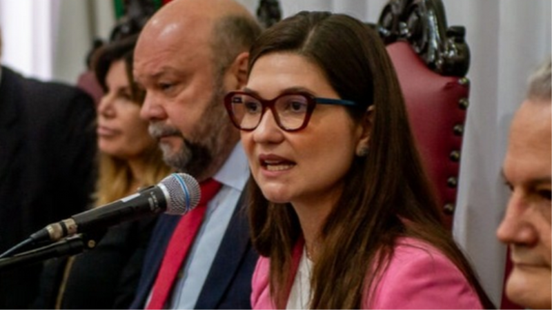 Hostilidade contra diretora se deu após cancelamento de palestra de vereador do Novo.
