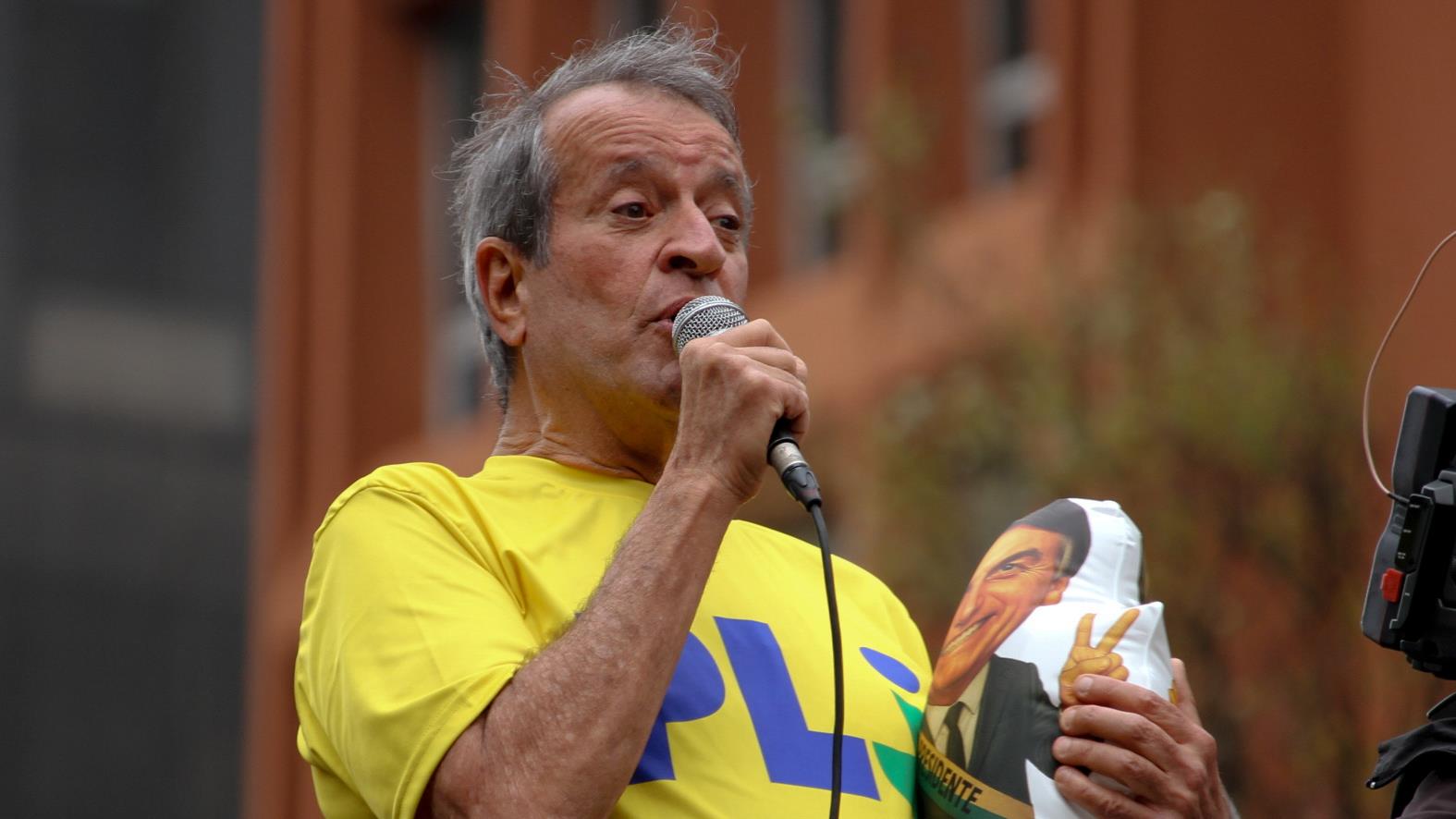 Vê-se na retórica de Valdemar a tentativa de reescrever o golpe.