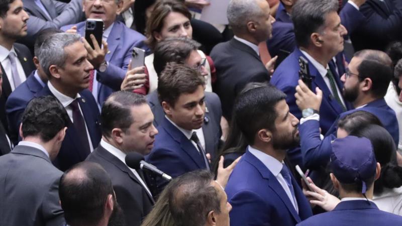 Avanço da anistia coincidiu com conturbação na relação entre o governo e base aliada.