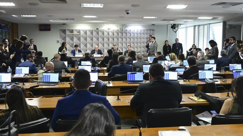 A comissão decidiu transformar as convocações aos ministros em convites.