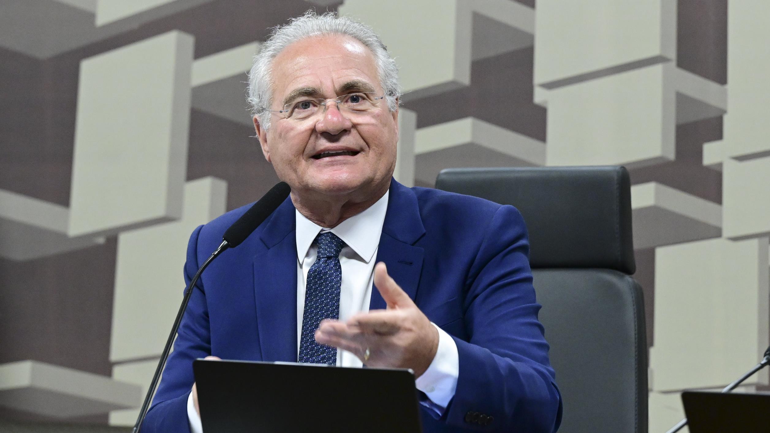 Presidente da CAE, senador Renan Calheiros (MDB-AL).