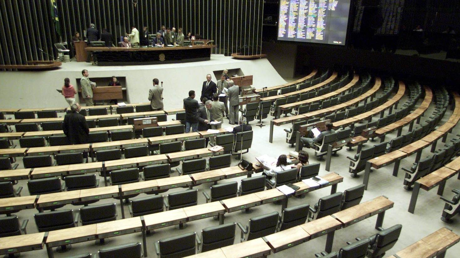 Protestos nacionais marcam reação popular contra PEC da Blindagem e projeto da anistia.