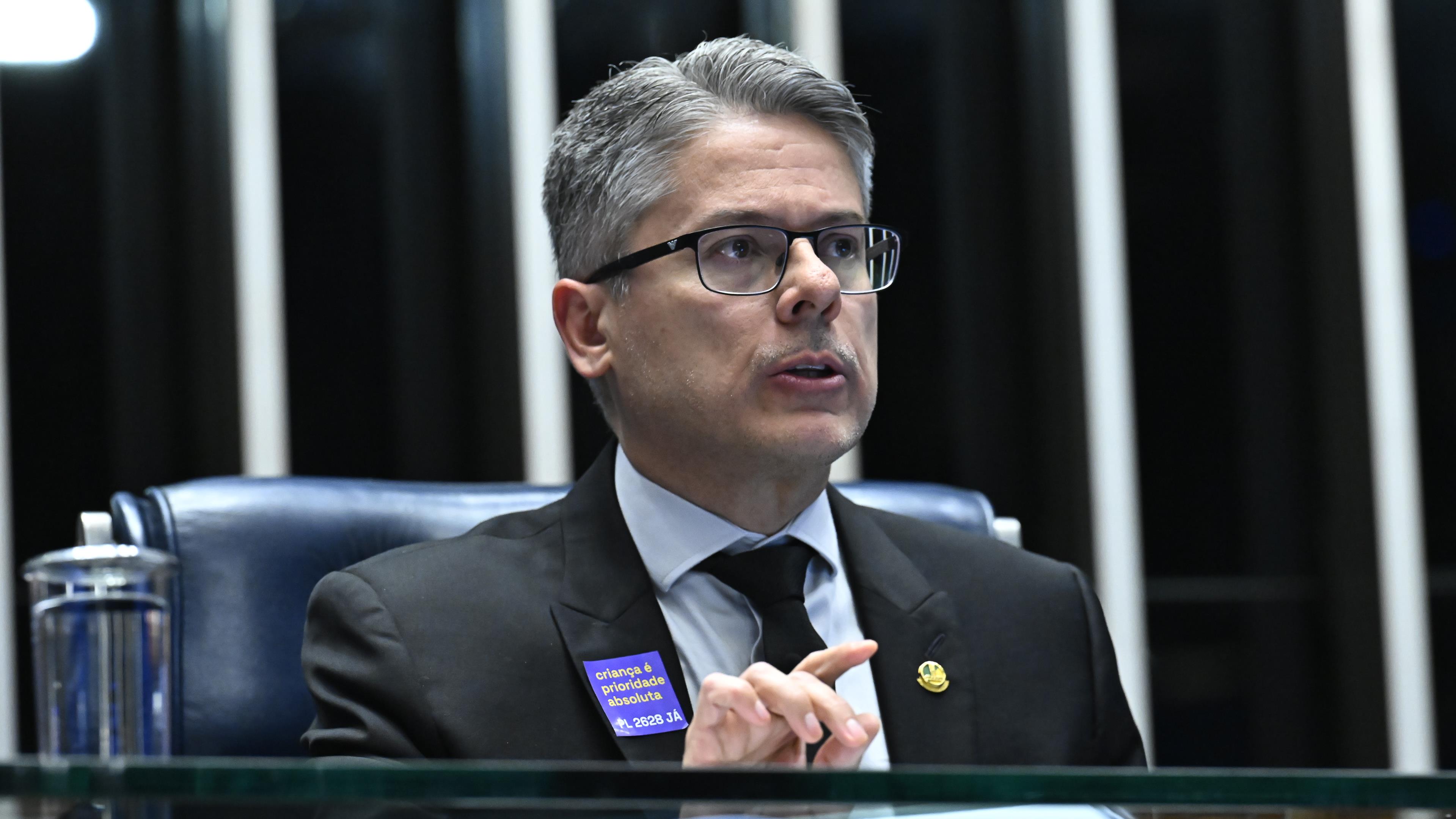 O senador Alessandro Vieira é o relator da proposta.