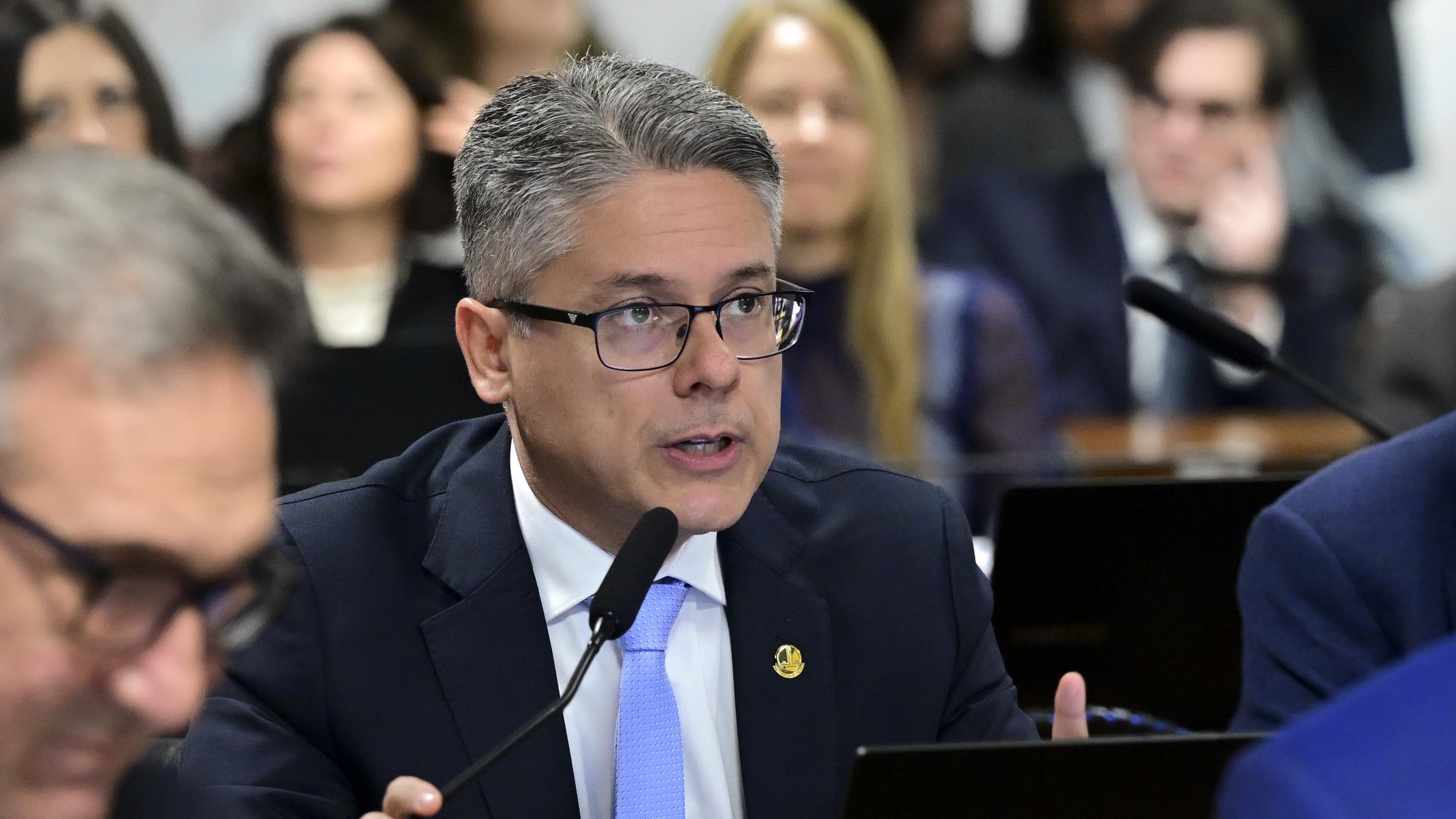 Alessandro Vieira antecipou que fará parecer pela rejeição da PEC.
