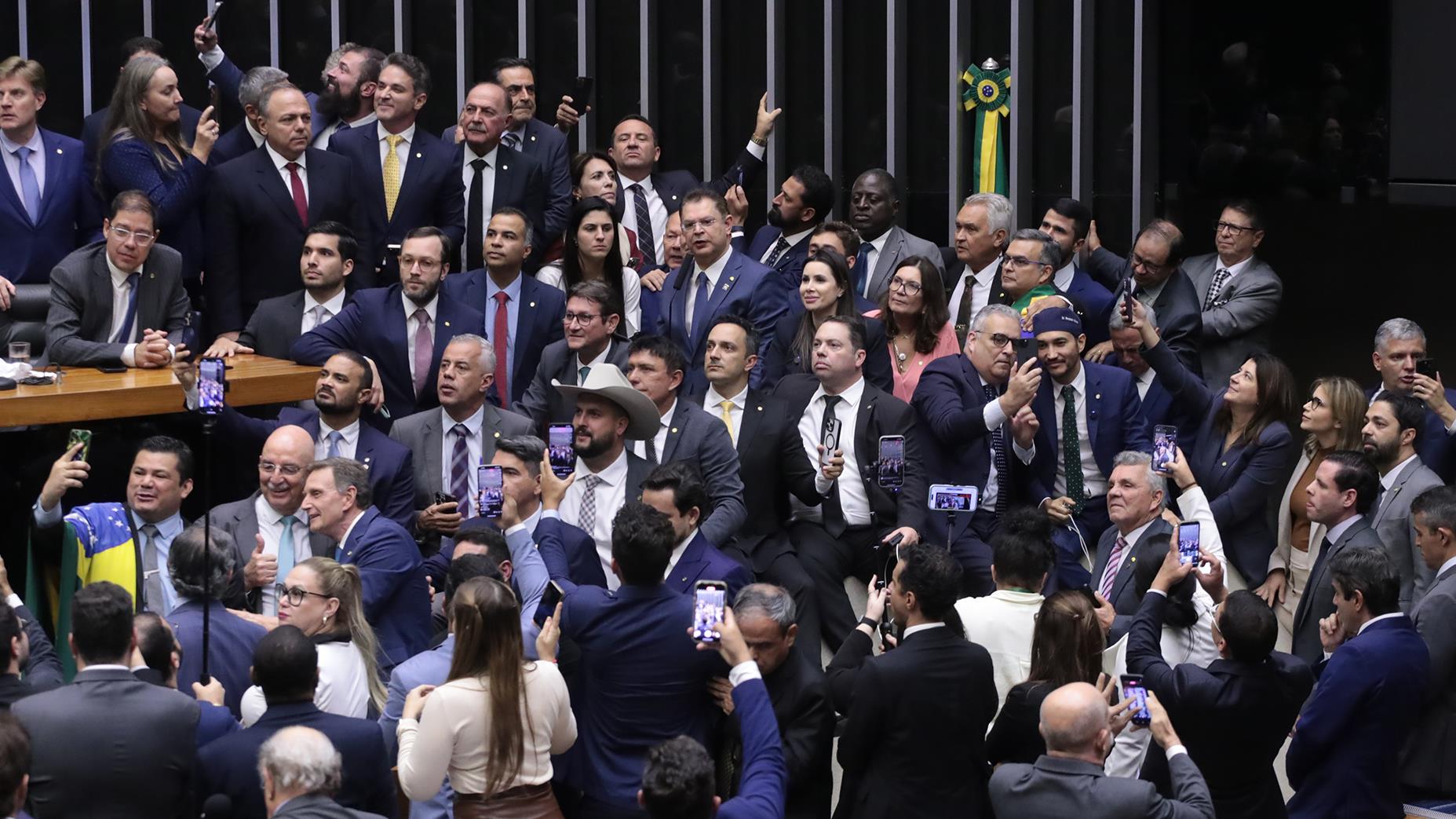 PEC da Blindagem ressuscita a lógica da impunidade no Congresso.