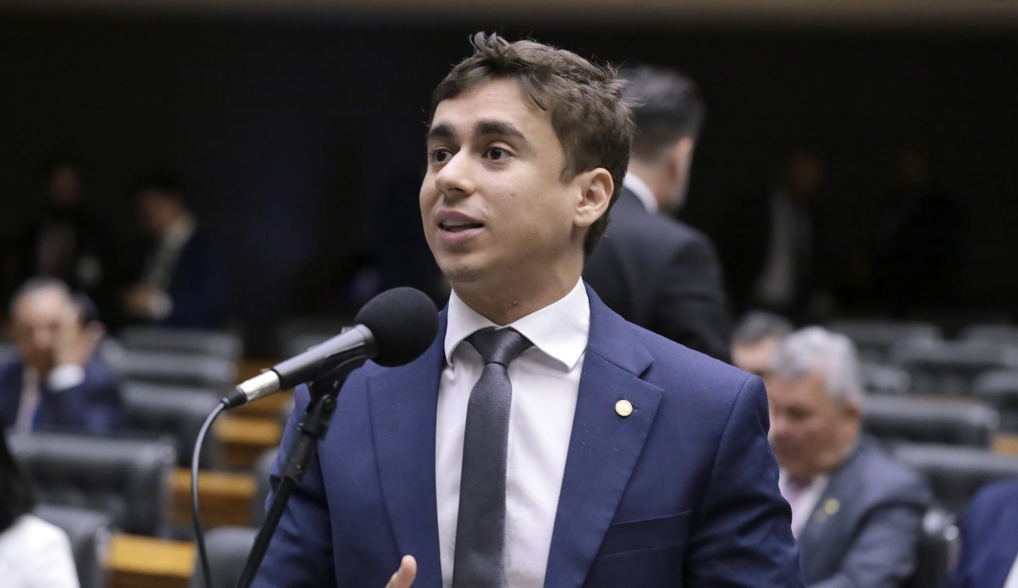 O deputado Nikolas Ferreira deve defender projeto que amplia a definição de terrorismo para incluir PCC, CV e milícias.