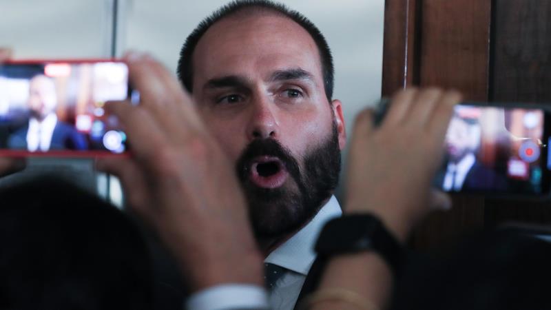 Eduardo Bolsonaro foi denunciado pela PGR nessa segunda-feira e corre o risco de ser cassado.