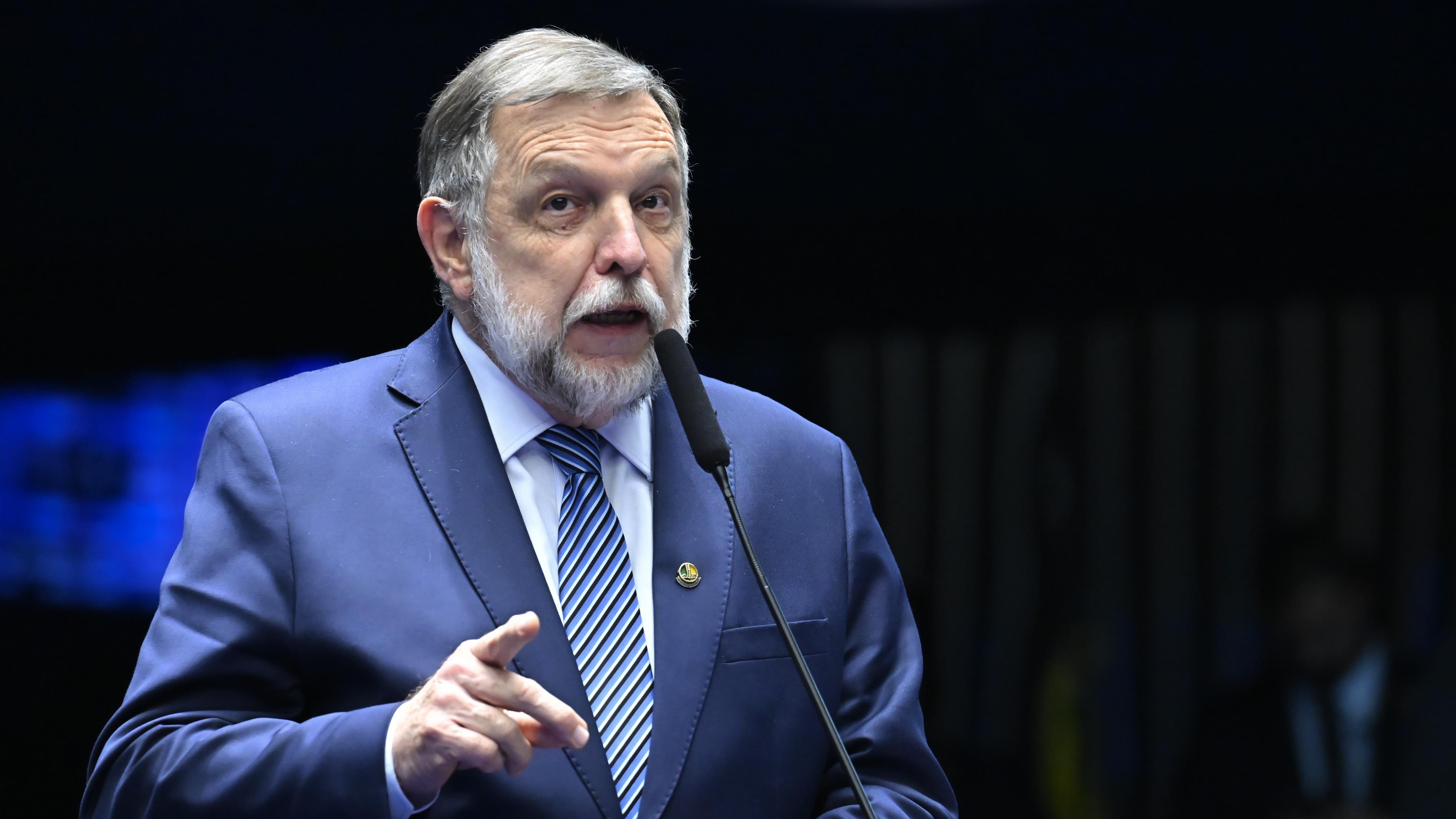 O projeto é de autoria do senador Flávio Arns.