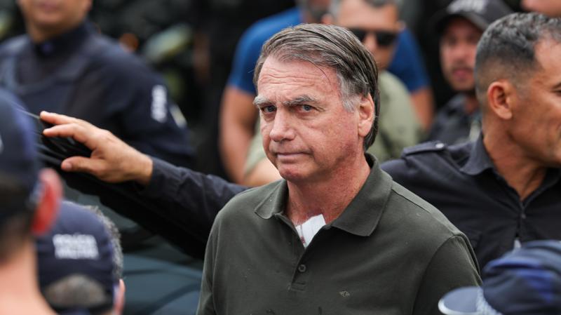 Bolsonaro foi mantido de fora de denúncia da PGR sobre articulação de Eduardo nos EUA.