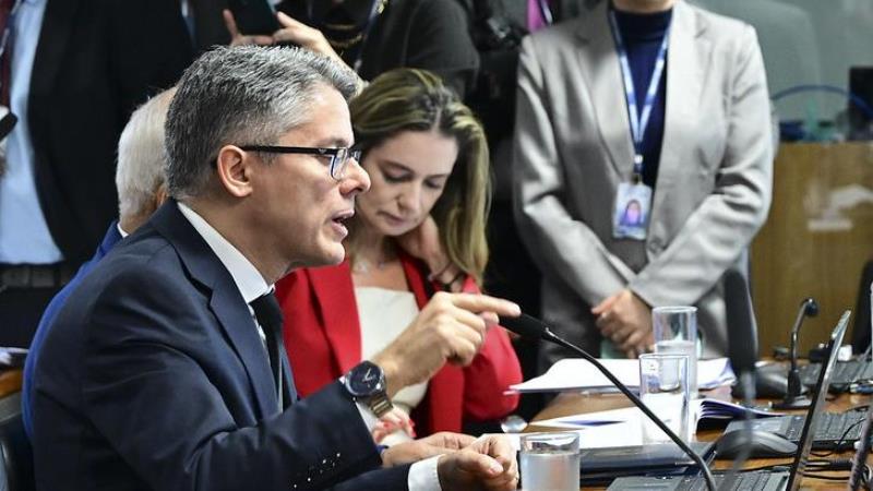 Relatório de Alessandro Vieira, pela rejeição da proposta, foi aprovado por unanimidade pela CCJ.