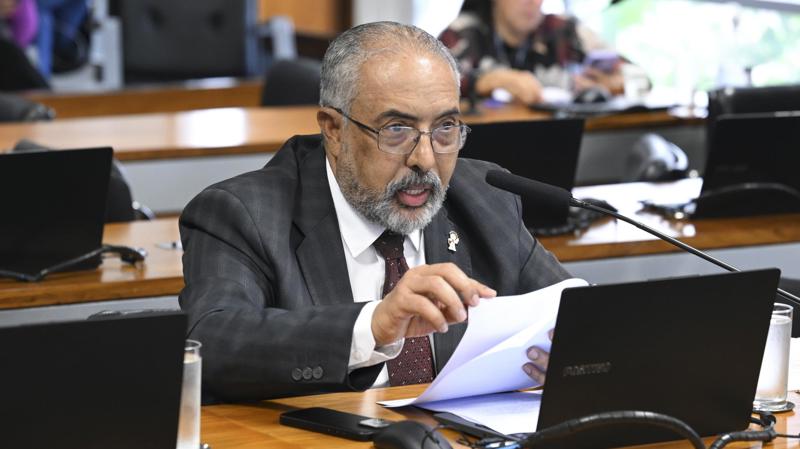 O senador Paulo Paim foi o relator do projeto, que segue para análise na Câmara dos Deputados.