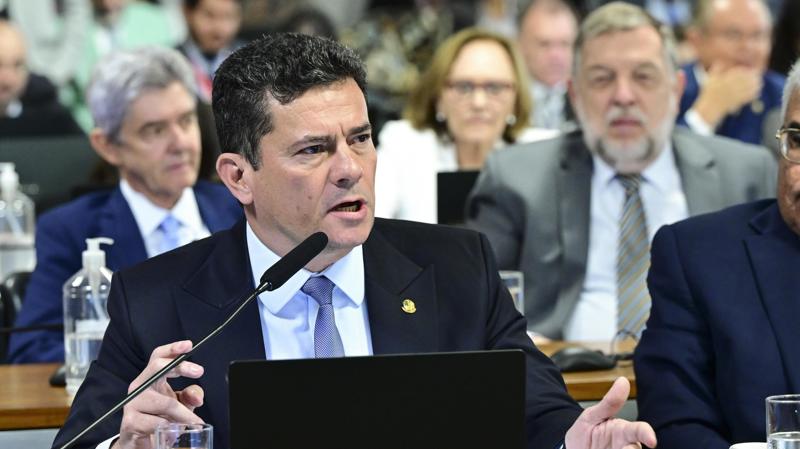 O senador é réu pelo crime de calúnia contra o ministro Gilmar Mendes.