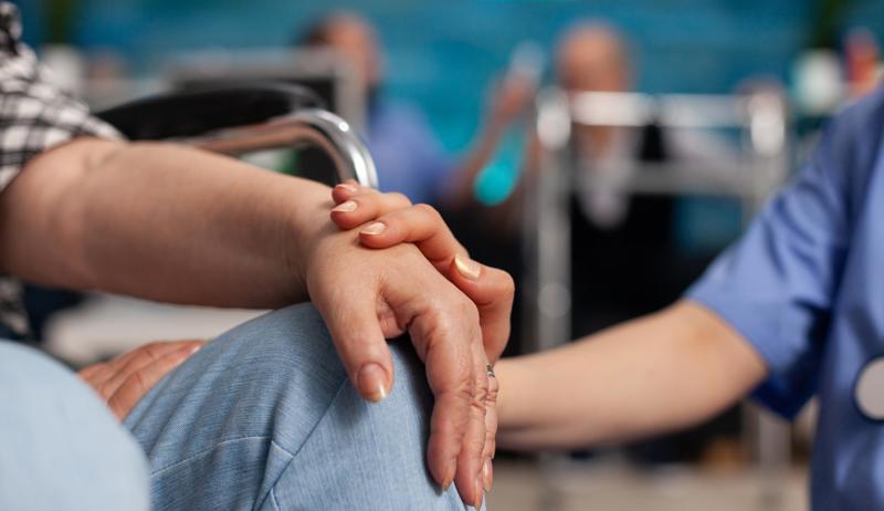 Segundo a Academia Nacional de Cuidados Paliativos, menos de 10% dos hospitais no país possuem equipes de cuidados paliativos. 