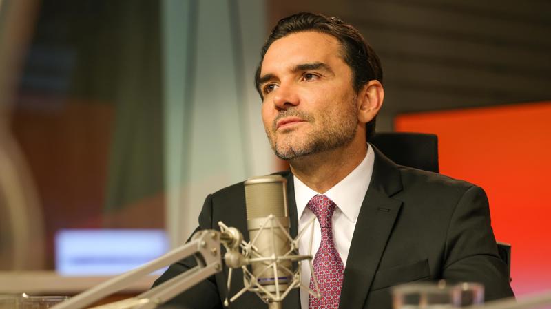 O ministro anunciou a sua saída do governo nesta sexta (26).