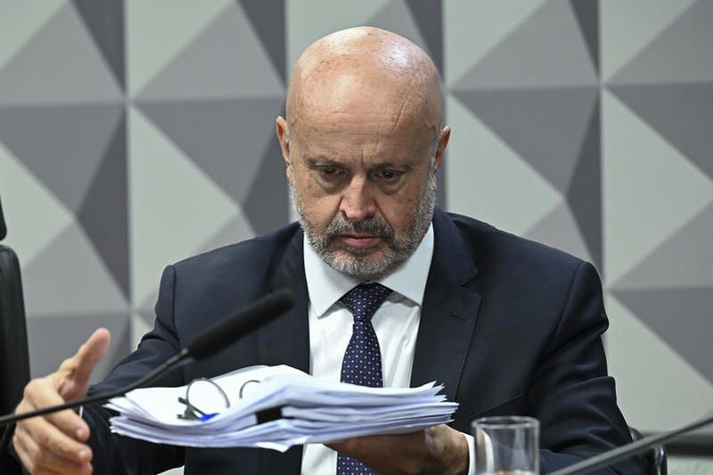 Antunes negou envolvimento com irregularidades e se recusou a responder aos questionamentos do relator da CPMI.