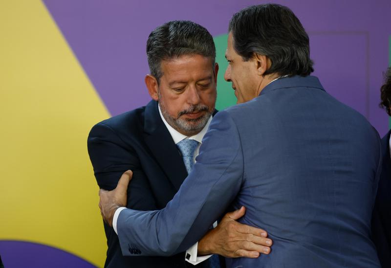 Arthur Lira e Fernando Haddad: proposta relatada pelo ex-presidente da Câmara é considerada fundamental pelo ministro da Fazenda.