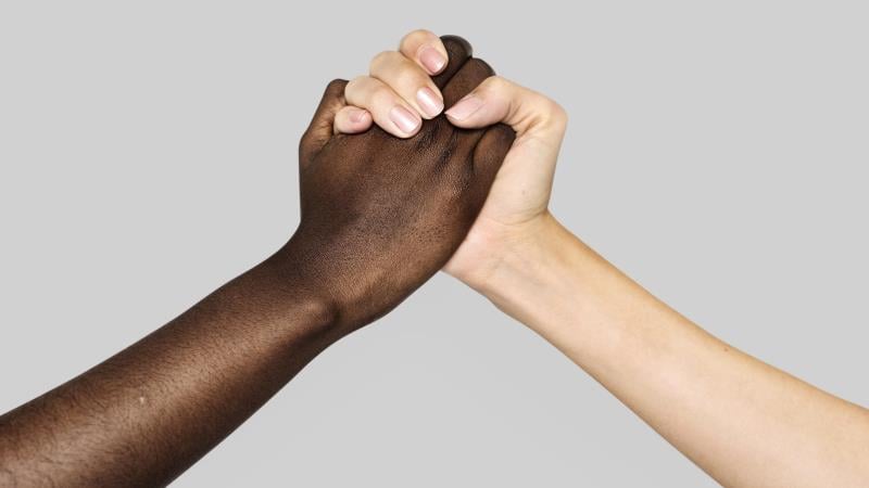 A PEC 27/24 prevê aporte mínimo de R$ 20 bilhões da União no Fundo Nacional de Reparação e Igualdade Racial, voltado a políticas públicas permanentes.