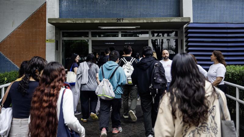 Projeto de coautoria do deputado Gilson Daniel (Podemos-ES) defende transporte gratuito para estudantes. 