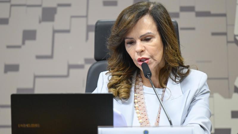 À mesa, presidente da CDR e relatora das indicações das Emendas RP8 da LOA 2025, senadora Professora Dorinha Seabra (União-TO).