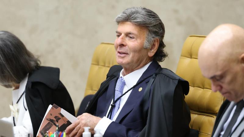 Fux argumenta que o adiamento respeita o princípio da anualidade eleitoral.