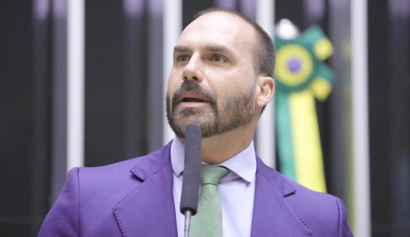 Publicação foi determinada por Moraes por considerar que o deputado está dificultando o recebimento da notificação.
