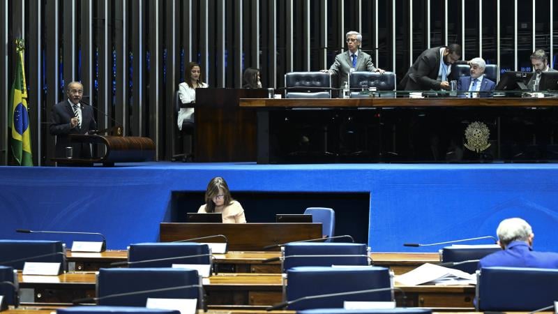 Sessão foi presidida por Humberto Costa (PT-PE).