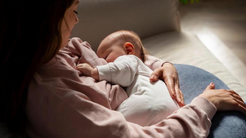Proposta prevê benefícios fiscais e sociais para mulheres doadoras de leite humano.