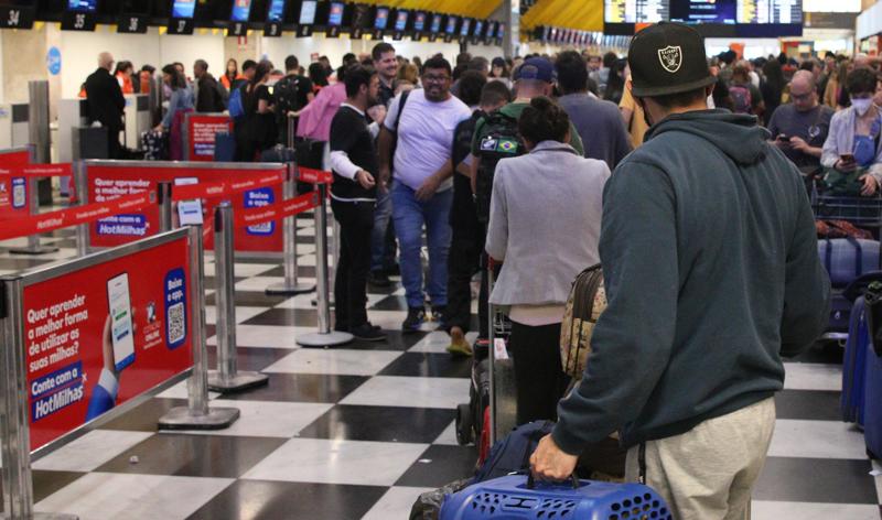 Debate na Câmara foca em tarifas, manutenção, querosene e linhas regionais.