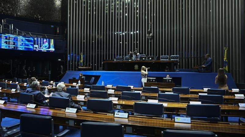 Votação sobre transferência da capital será na terça-feira (7).