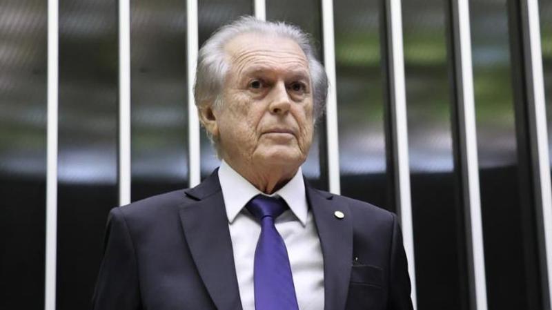 Câmara descontou R$ 18,6 mil do salário de Bivar nos últimos sete meses por causa de suas faltas.