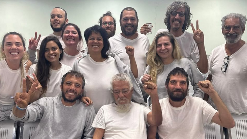Entre os brasileiros libertados está a deputada Luizianne Lins, que participou da missão humanitária rumo à Faixa de Gaza.