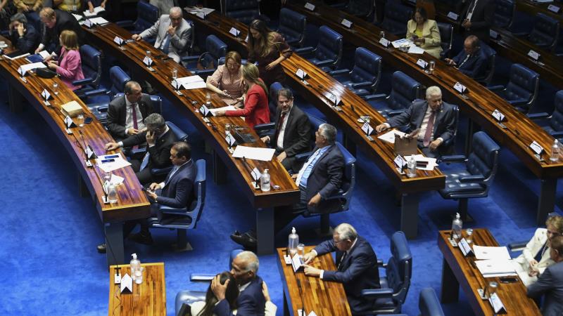 No Senado, a proposta passou por duas comissões.