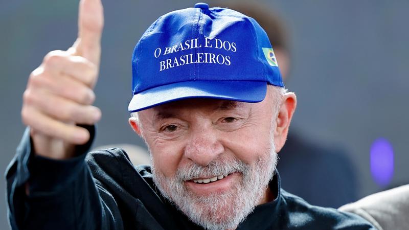 Retorno da estabilidade, da credibilidade e das políticas sociais sob o governo Lula recoloca o país no centro do desenvolvimento e da democracia.