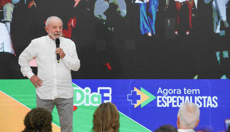 Nova lei permite que hospitais privados atendam pacientes do SUS.