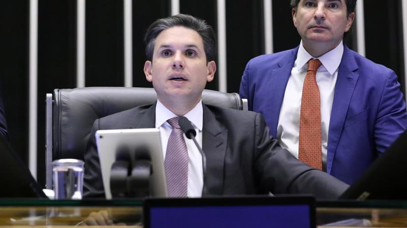 Proposta estabelece benefícios e reconhece a importância dos agentes comunitários no Brasil.