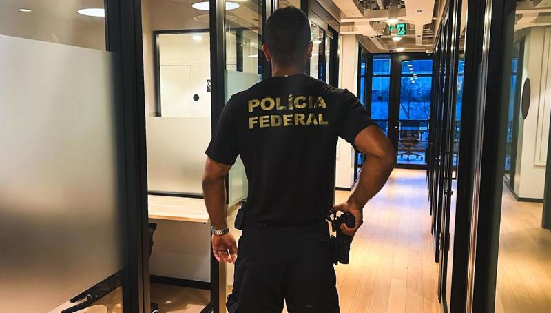 Agente da PF em ação na nova fase da 