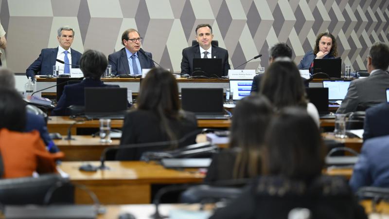 Comissão no Senado debate modernização do Código Civil.