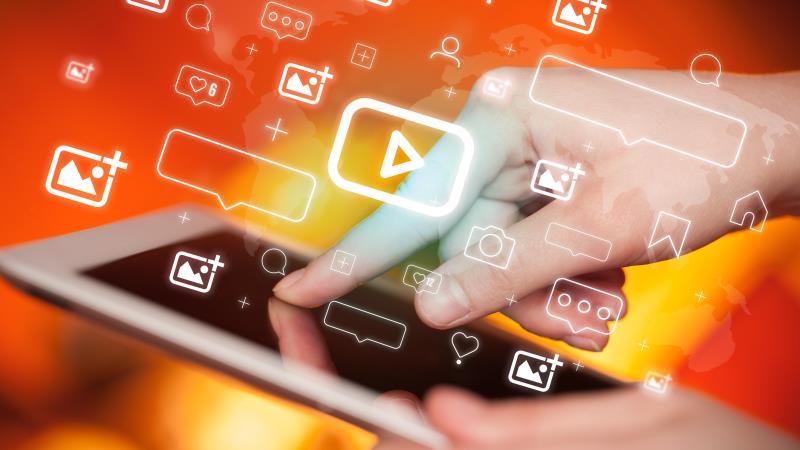 Texto prevê exigência de transparência e responsabilização nas redes sociais.