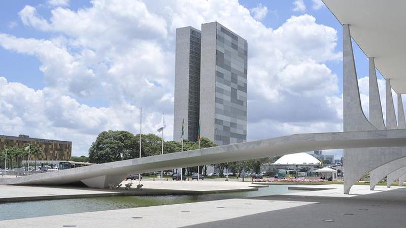 A proposta cria avaliação de desempenho.