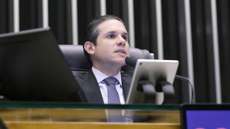 Pauta inclui inclusão de professores temporários no piso nacional de docentes.