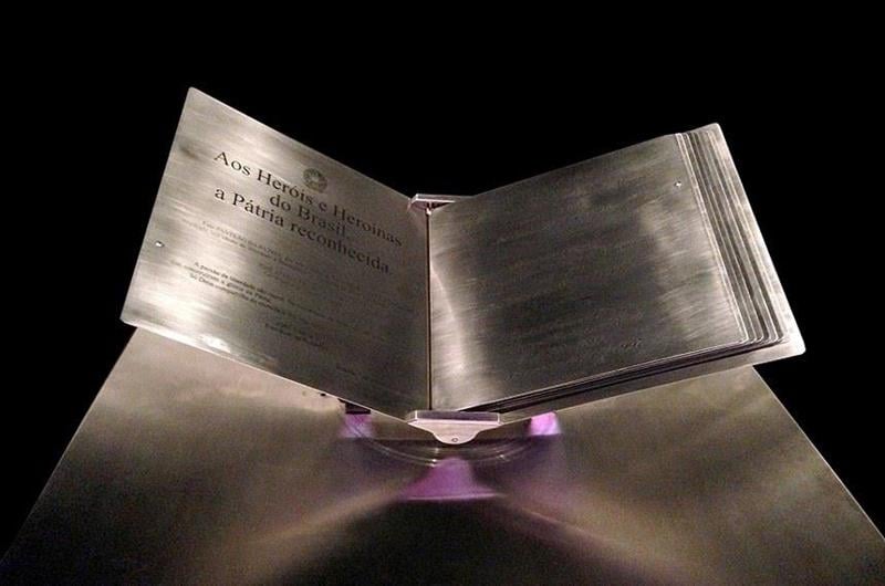 Livro dos Heróis e Heroínas da Pátria, guardado no Panteão da Liberdade, em Brasília.