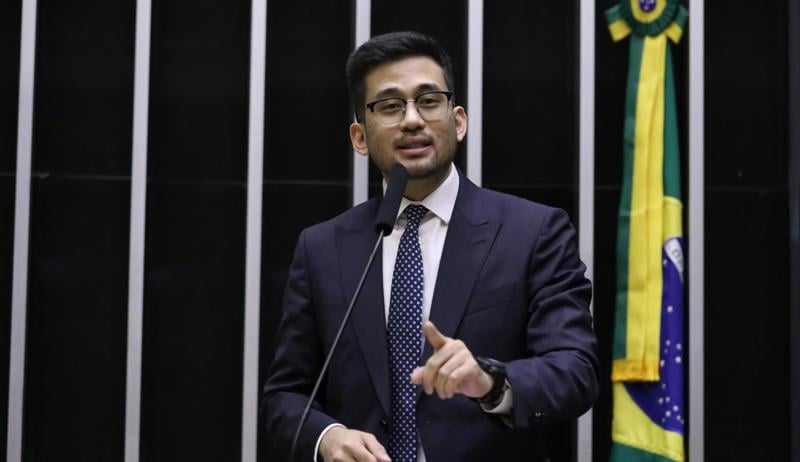Kim sugere lei que protege críticas ofensivas a políticos e juízes.