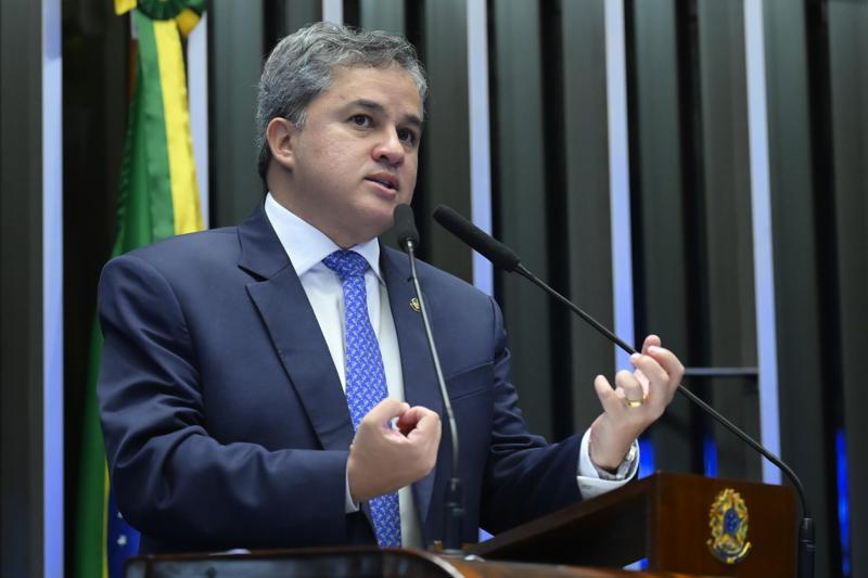 Senador Efraim Filho aceitou adiar a votação.