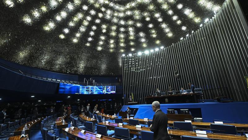 O projeto foi aprovado em votação simbólica.