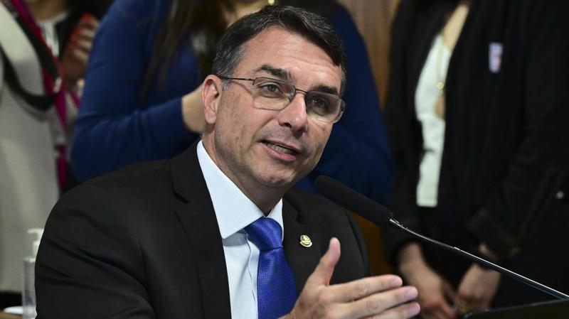 Flávio Bolsonaro exerce mandato parlamentar desde 2019.