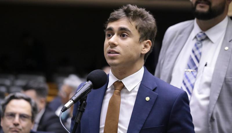 A comissão aprovou o parecer do relator, deputado Nikolas Ferreira.