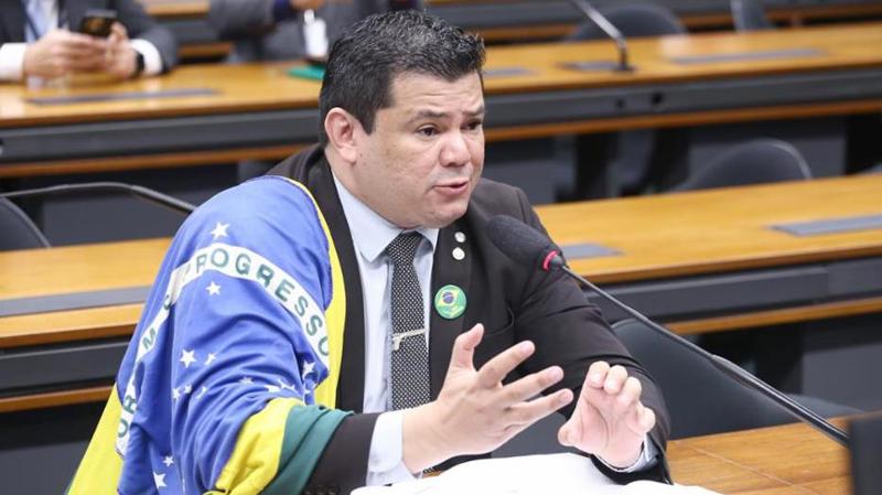 Deputado foi suspenso por três meses em maio.