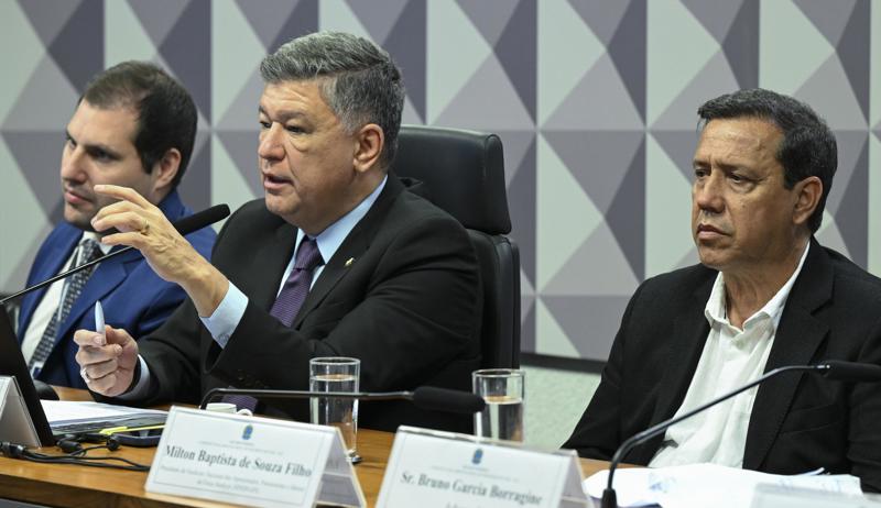 O requerimento foi rejeitado por 18 votos a 13.