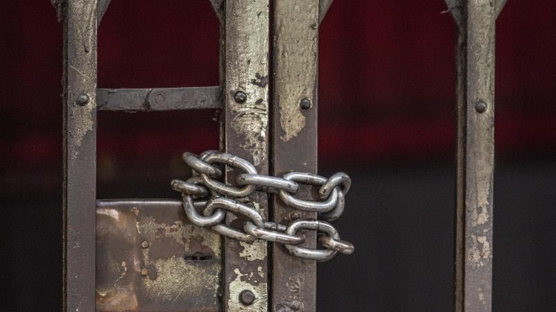 Projetos em tramitação no Congresso tratam de regras e procedimentos do regime de prisão domiciliar.