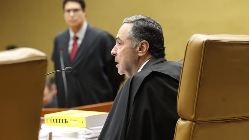 Ministro Luís Roberto Barroso apontou que indenização do Estado poderia censurar debates legislativos.